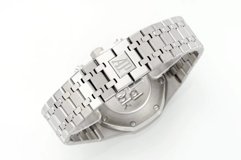 AUDEMARS PIGUET ROYAL OAK SELFWINDING CHRONOGRAPH WATCH
