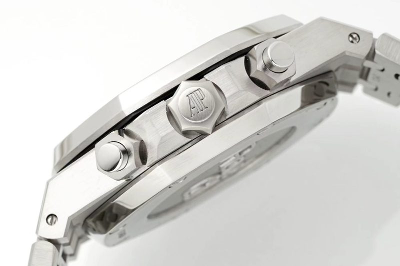 AUDEMARS PIGUET ROYAL OAK SELFWINDING CHRONOGRAPH WATCH