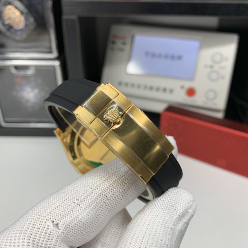 ROLEX COSMOGRAPH DAYTONA YELLOW GOLD WATCH