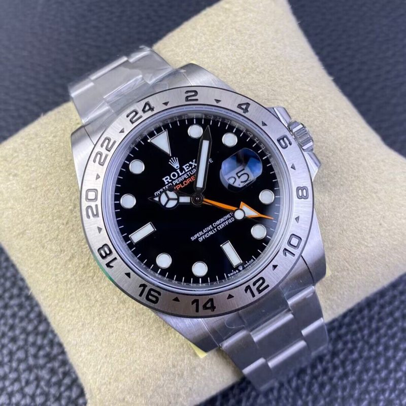 Rolex Explorer in Oystersteel M226570 Watch