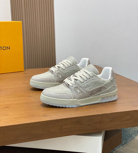 LOUIS VUITTON TRAINER SNEAKERS - LVS212