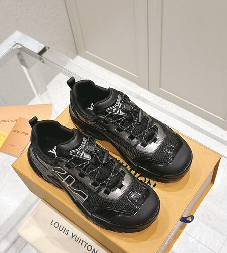 LV RUNNER TATIC SNEAKER - LVS200