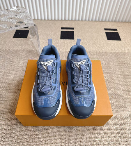 LV RUNNER TATIC SNEAKER - LVS201