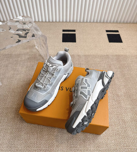 LV RUNNER TATIC SNEAKER - LVS203