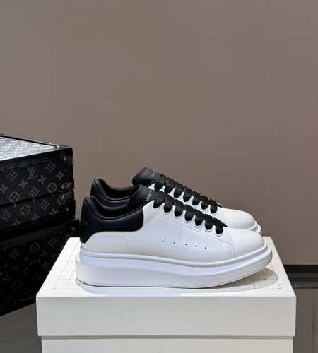 ALEXANDER MCQUEEN OVERSIZED SNEAKER - ALD046