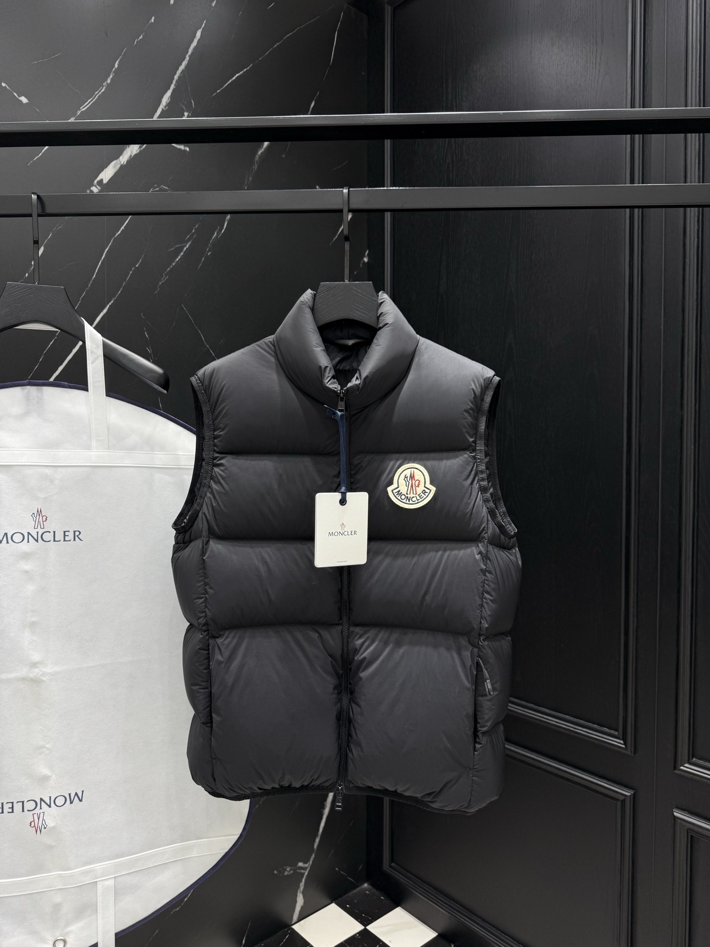 MONCLER COAT - MC112