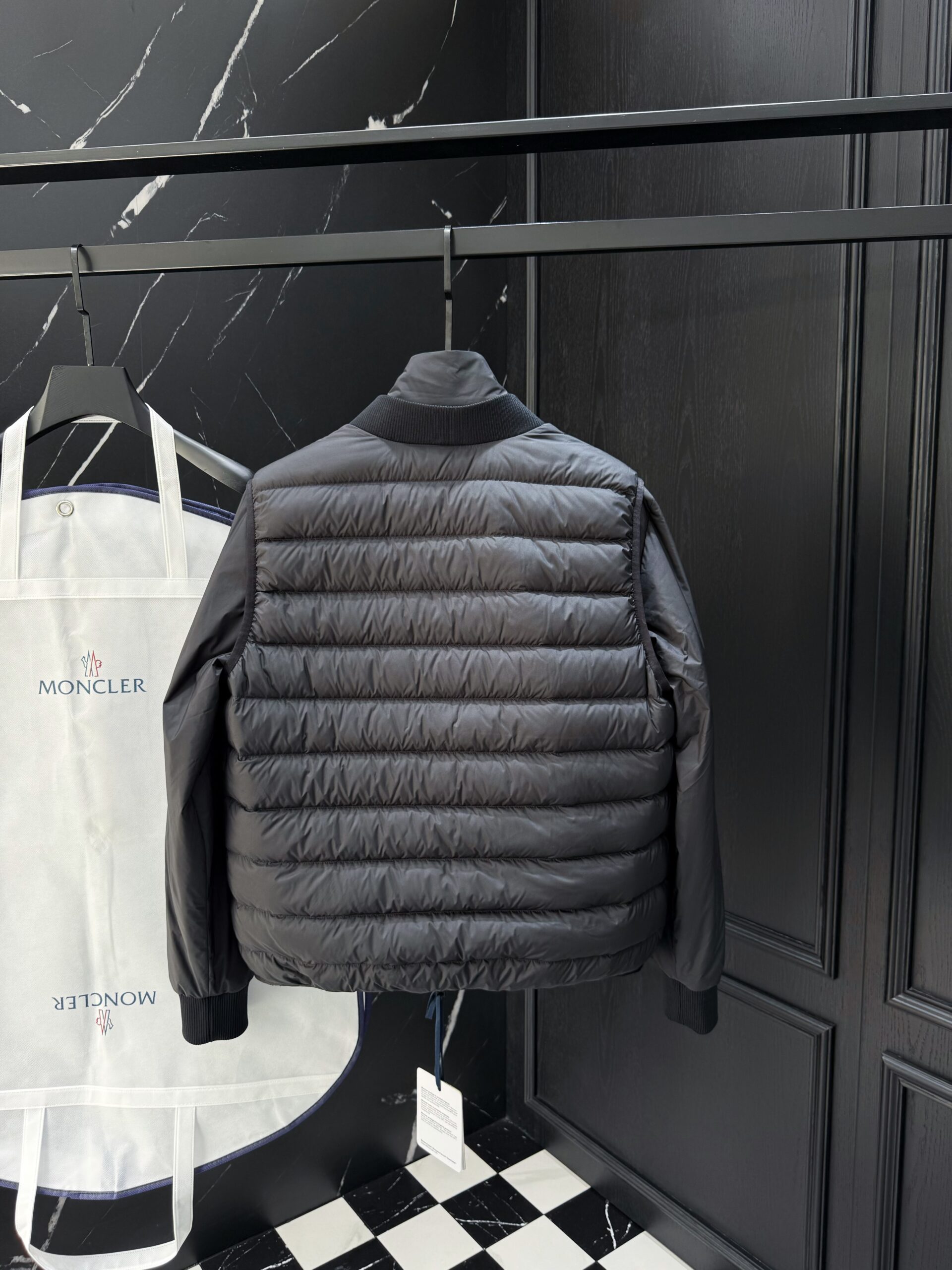 MONCLER COAT - MC070