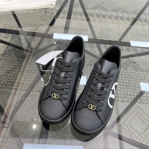 Valentino Garavani Leather Sneakers - VN019