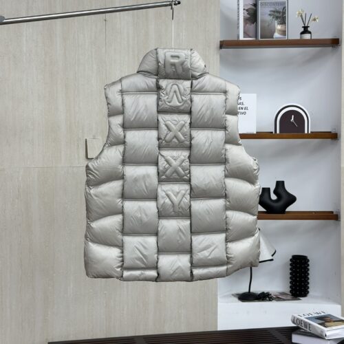 MONCLER COAT - MC077
