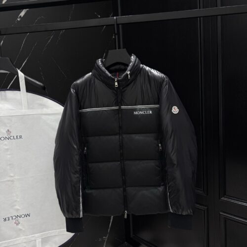 MONCLER COAT - MC063