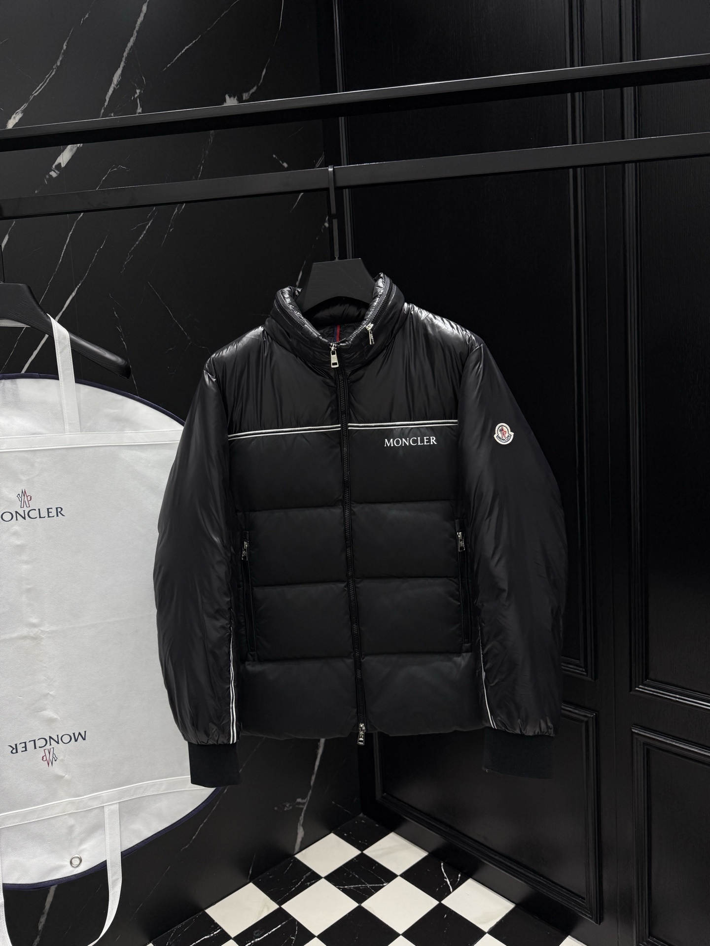 MONCLER COAT - MC063