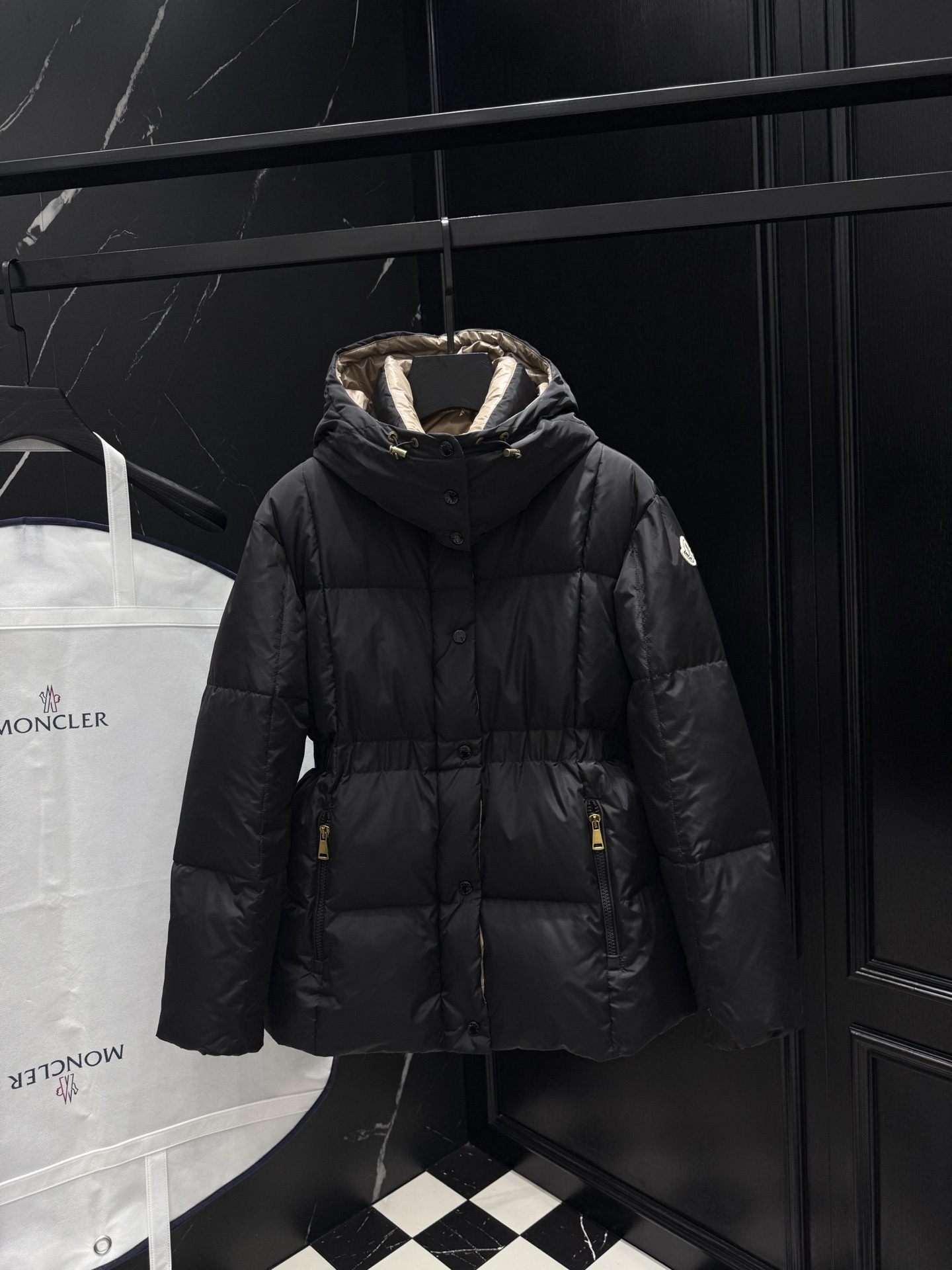MONCLER COAT - MC067