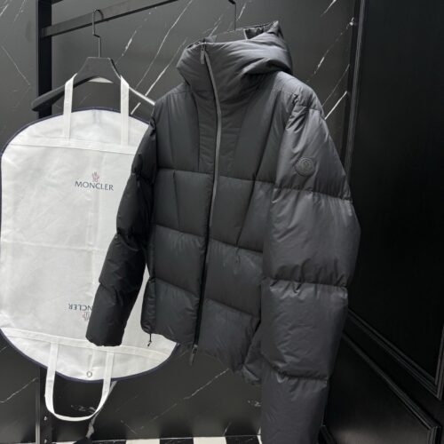 MONCLER COAT - MC061