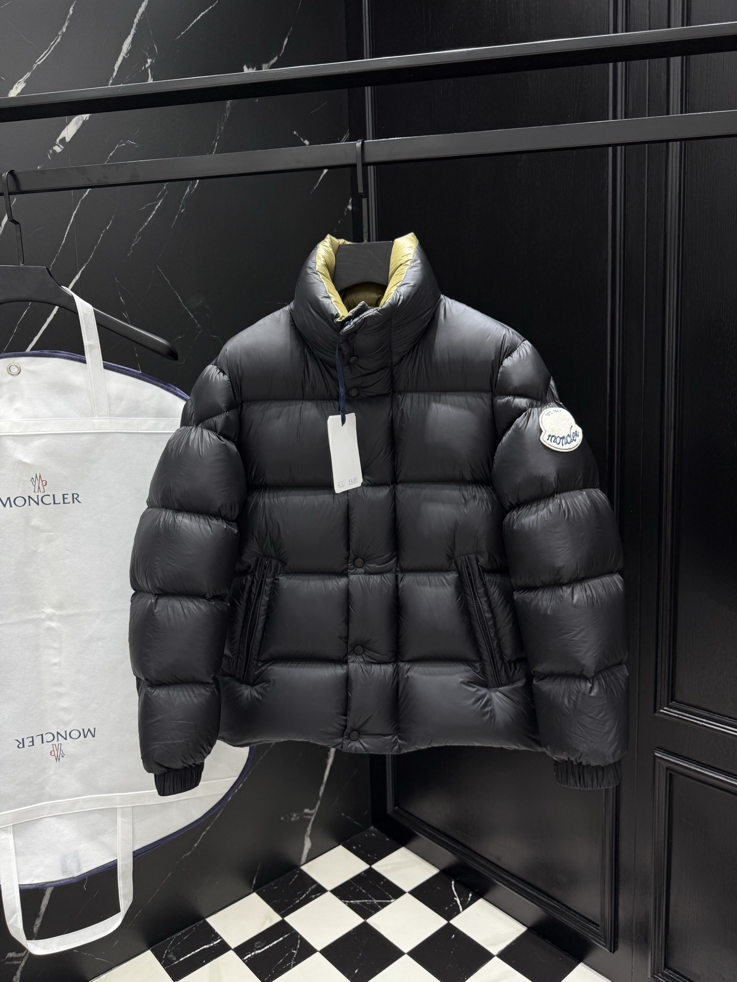 MONCLER COAT - MC059