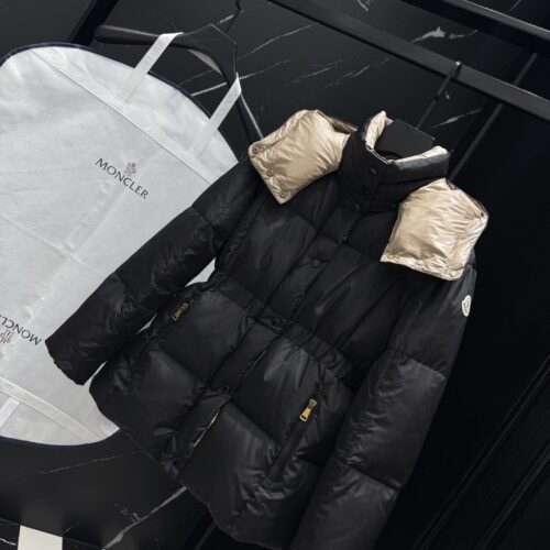MONCLER COAT - MC067