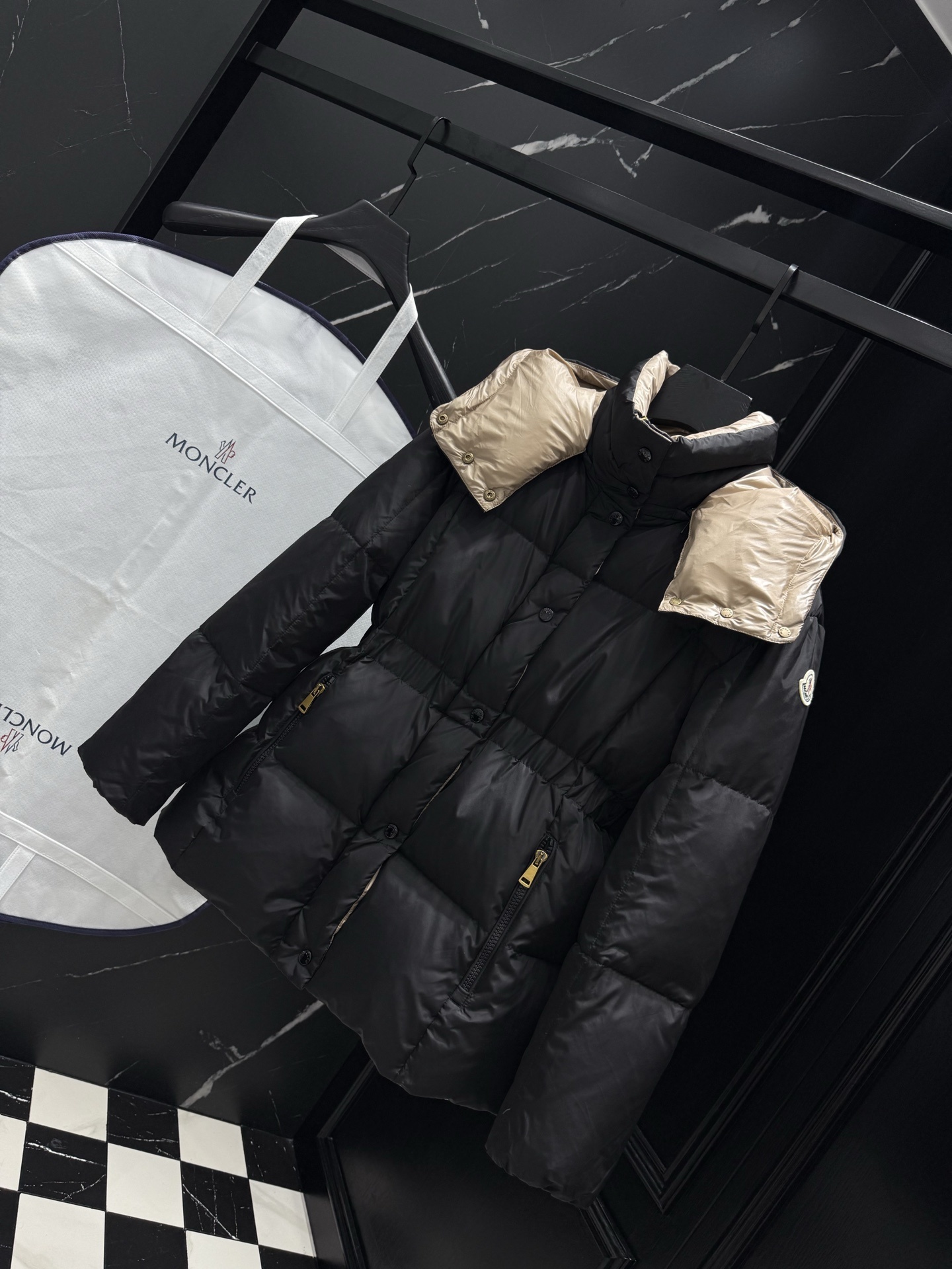 MONCLER COAT - MC067