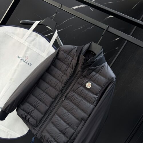 MONCLER COAT - MC070