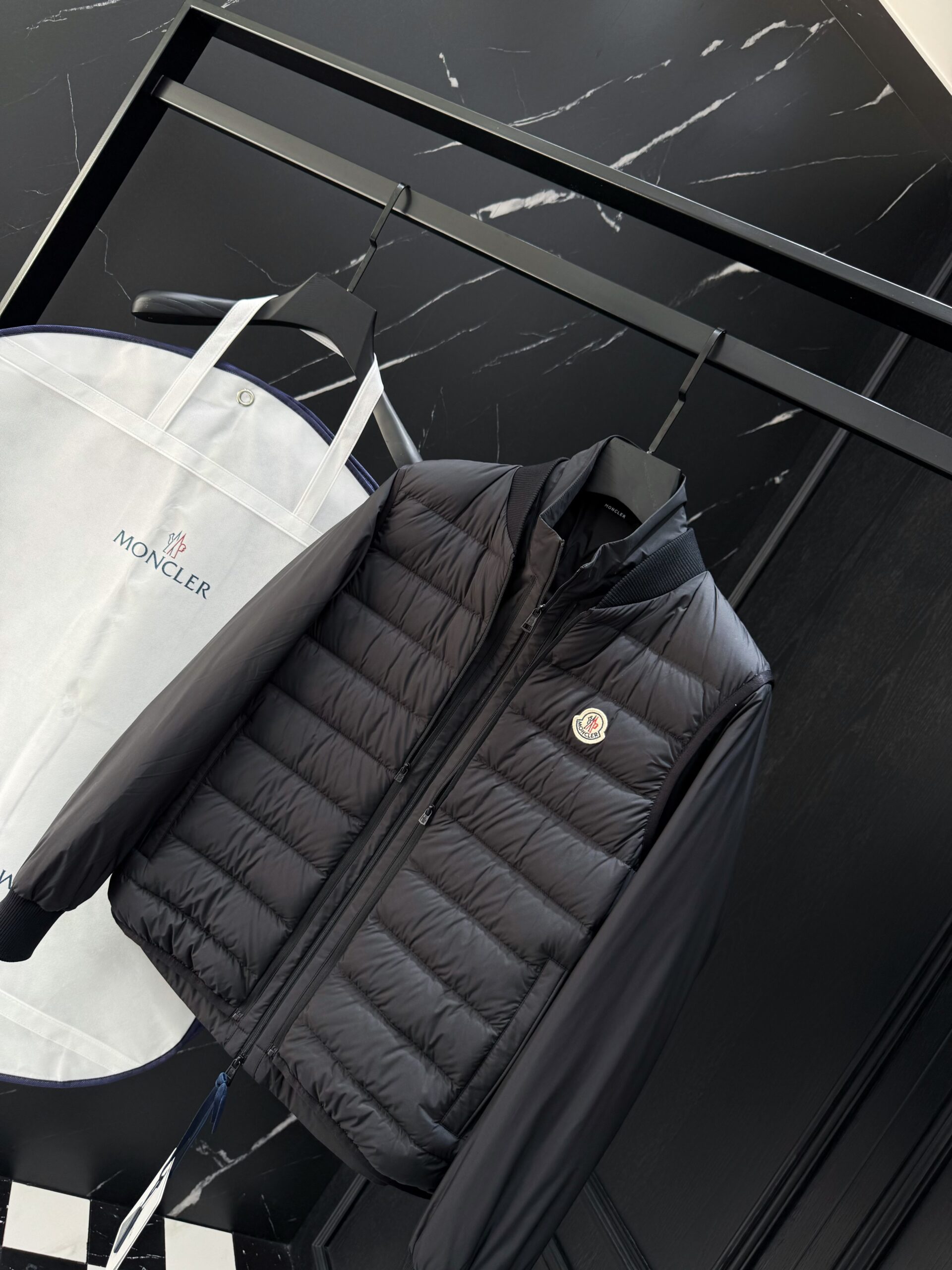 MONCLER COAT - MC070