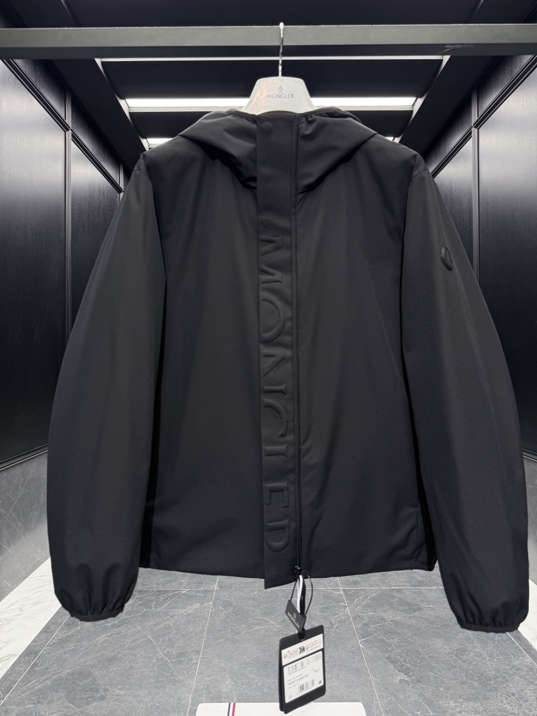 MONCLER COAT - MC089