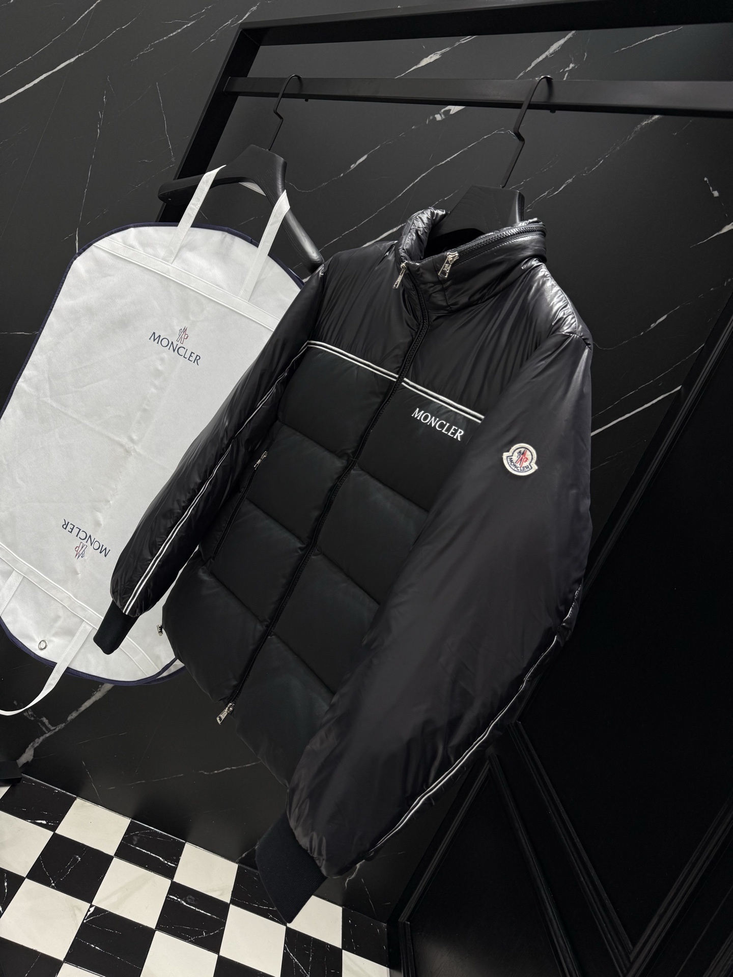 MONCLER COAT - MC063