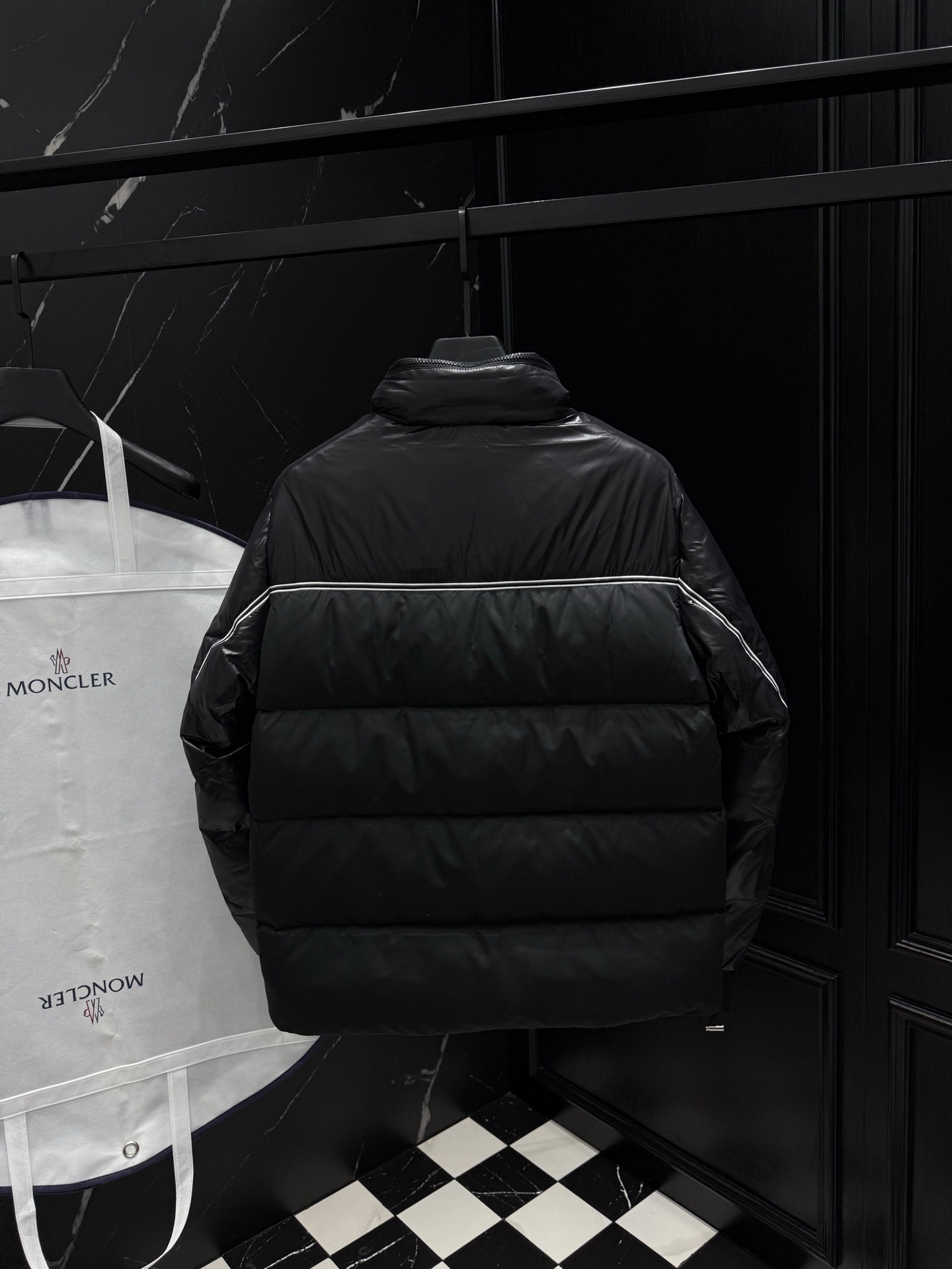 MONCLER COAT - MC063