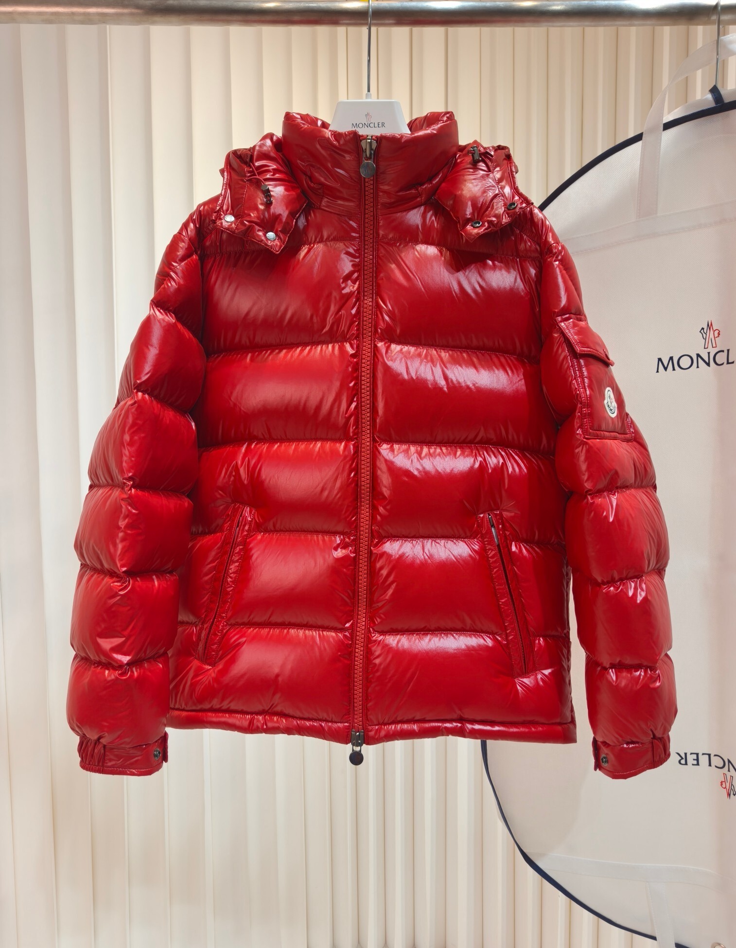 MONCLER COAT - MC083