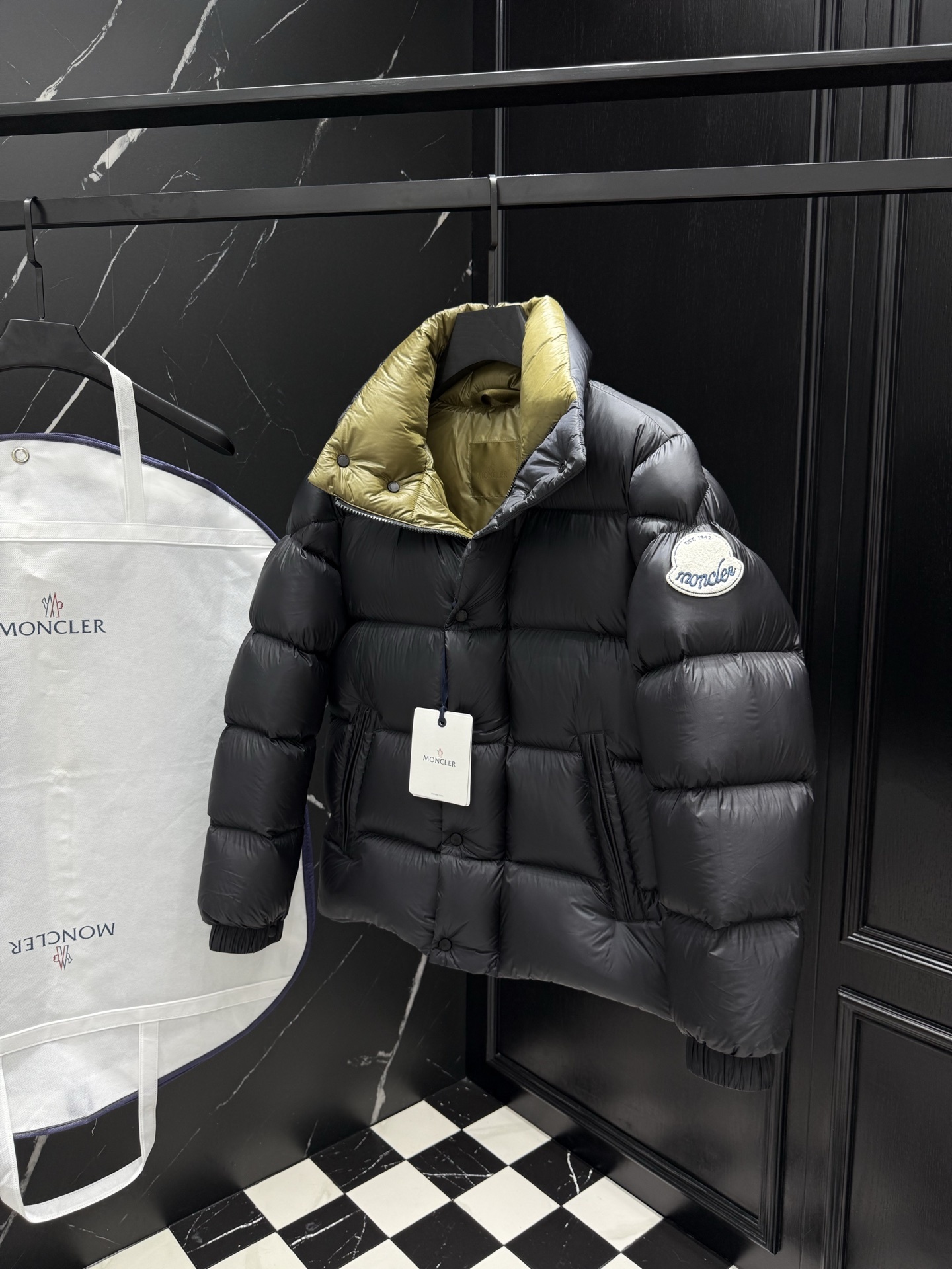 MONCLER COAT - MC059