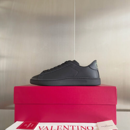 Valentino Garavani Leather Royco Sneakers - VN018