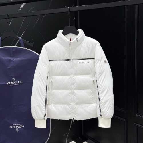MONCLER COAT - MC064