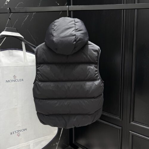 MONCLER COAT - MC096