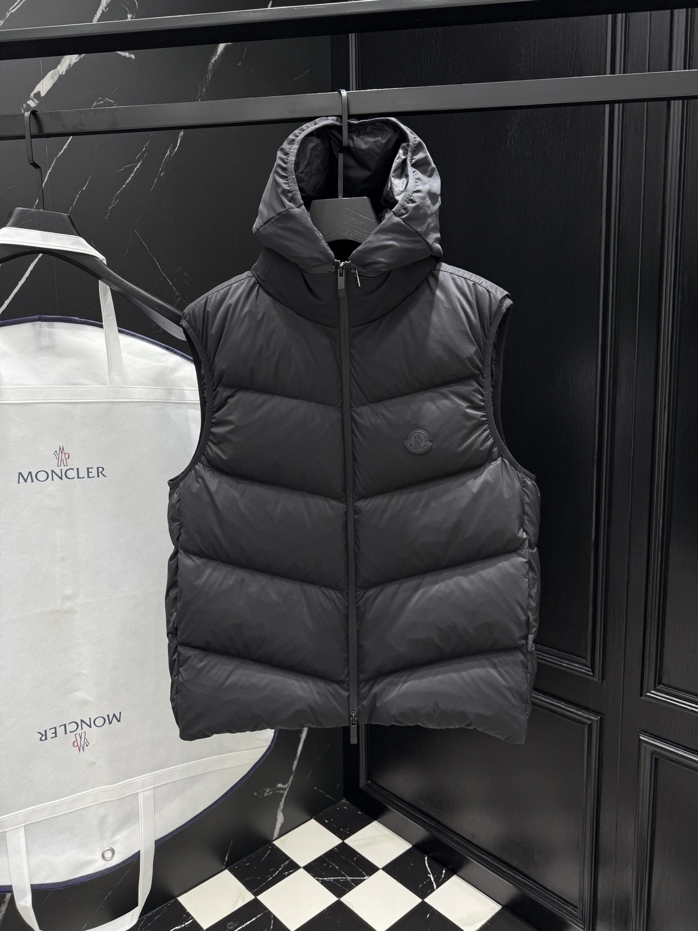 MONCLER COAT - MC096