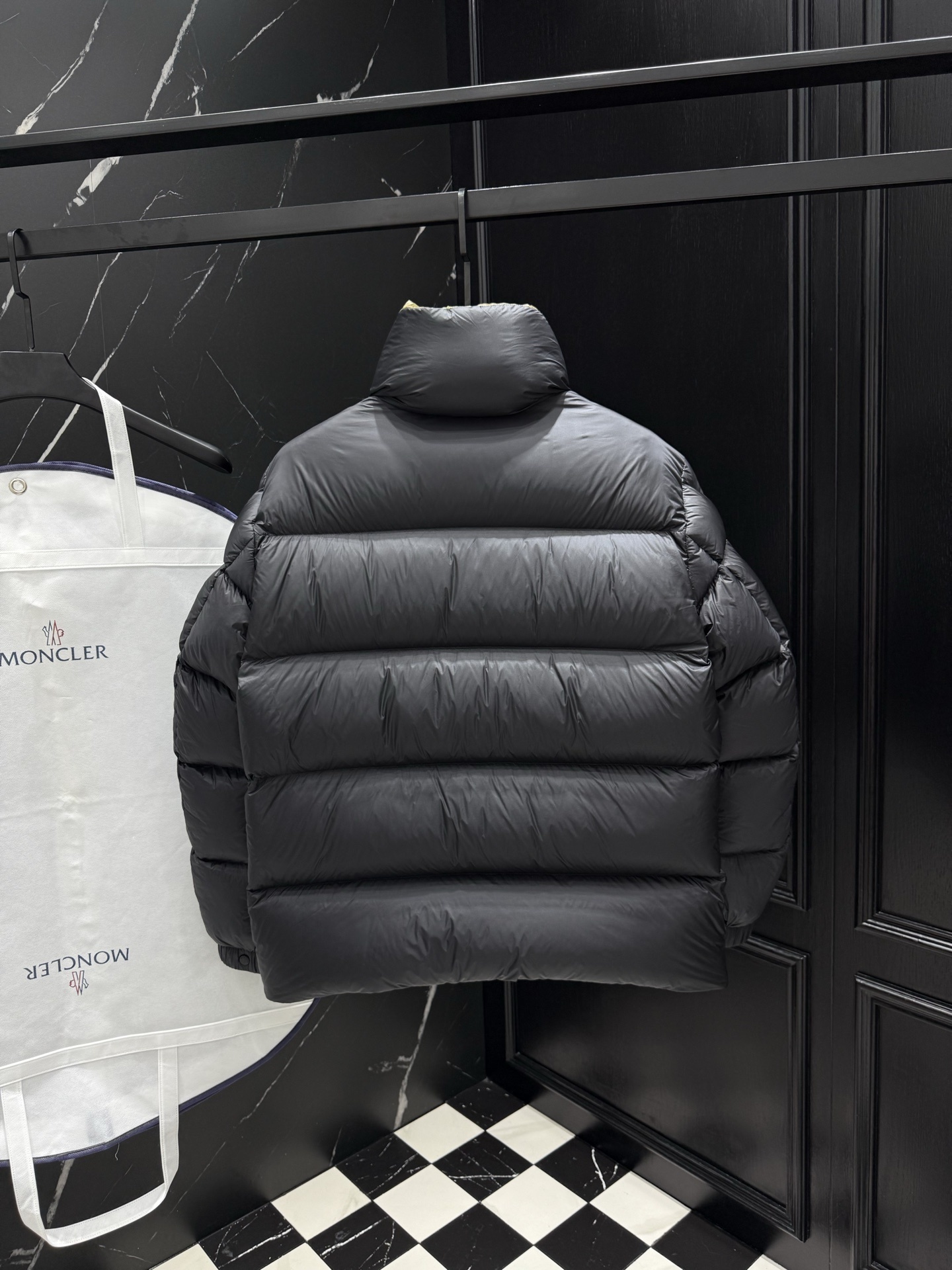 MONCLER COAT - MC059