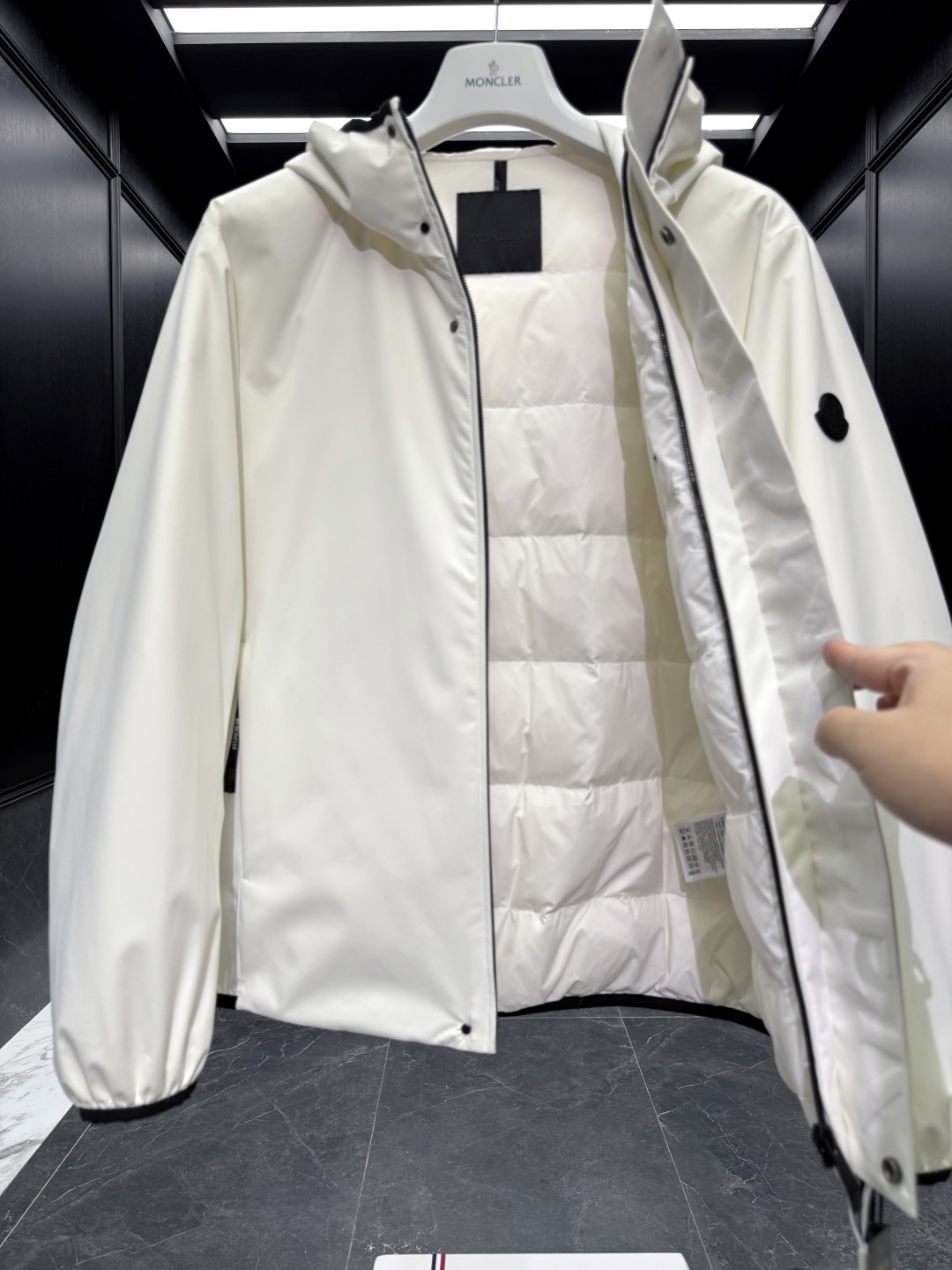 MONCLER COAT - MC088