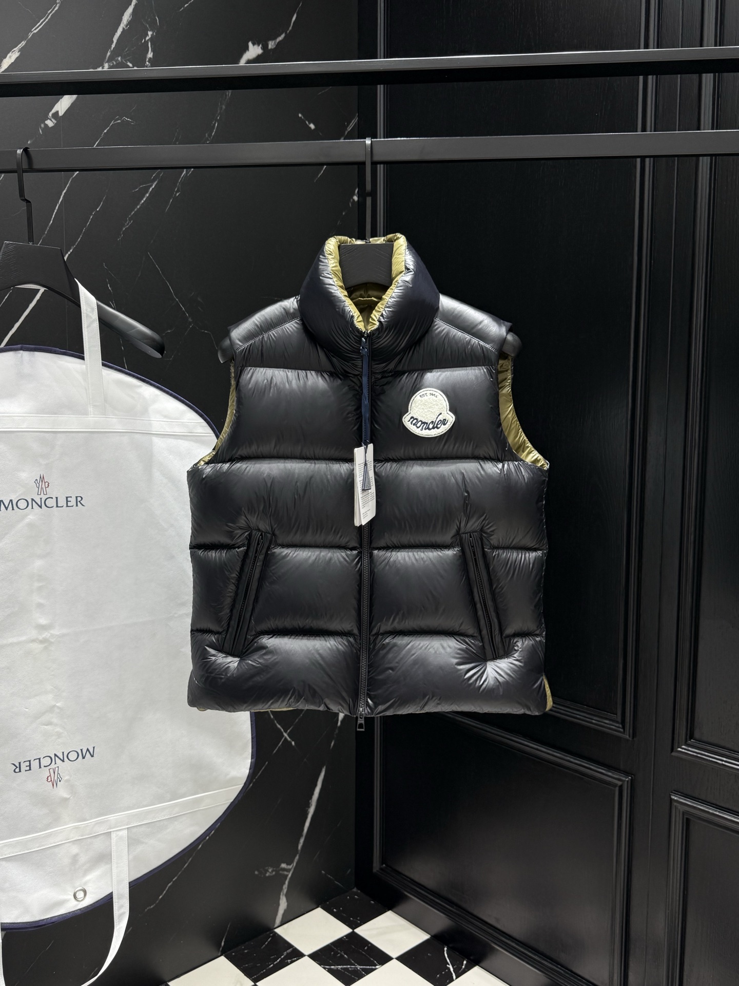 MONCLER COAT - MC110