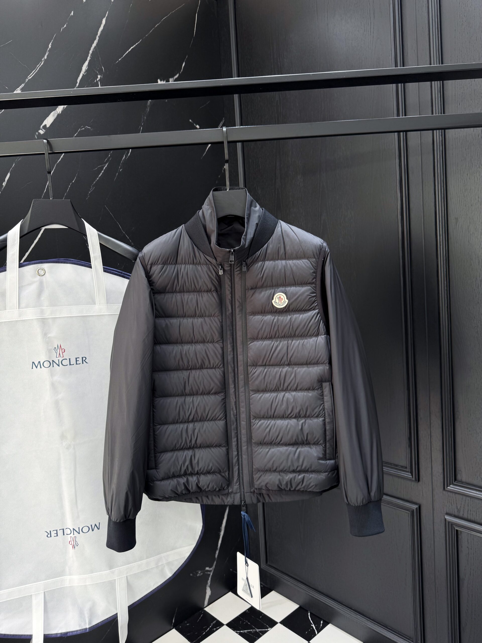 MONCLER COAT - MC070