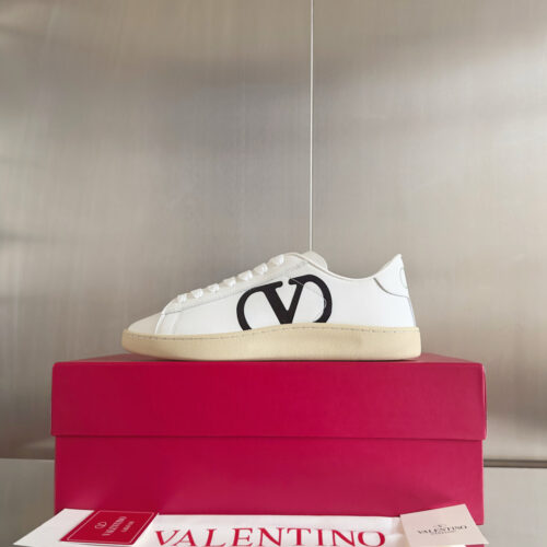 Valentino Garavani Leather Royco Sneakers - VN017
