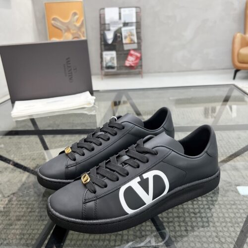 Valentino Garavani Leather Sneakers - VN019