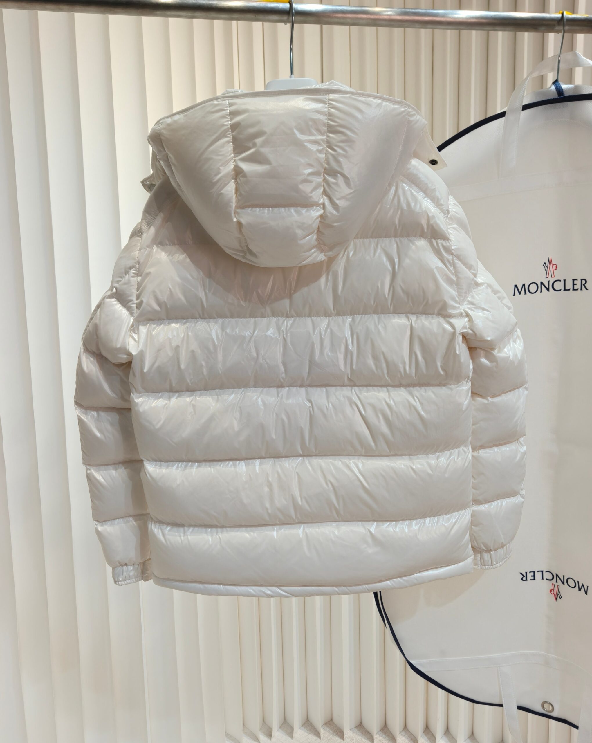 MONCLER COAT - MC080