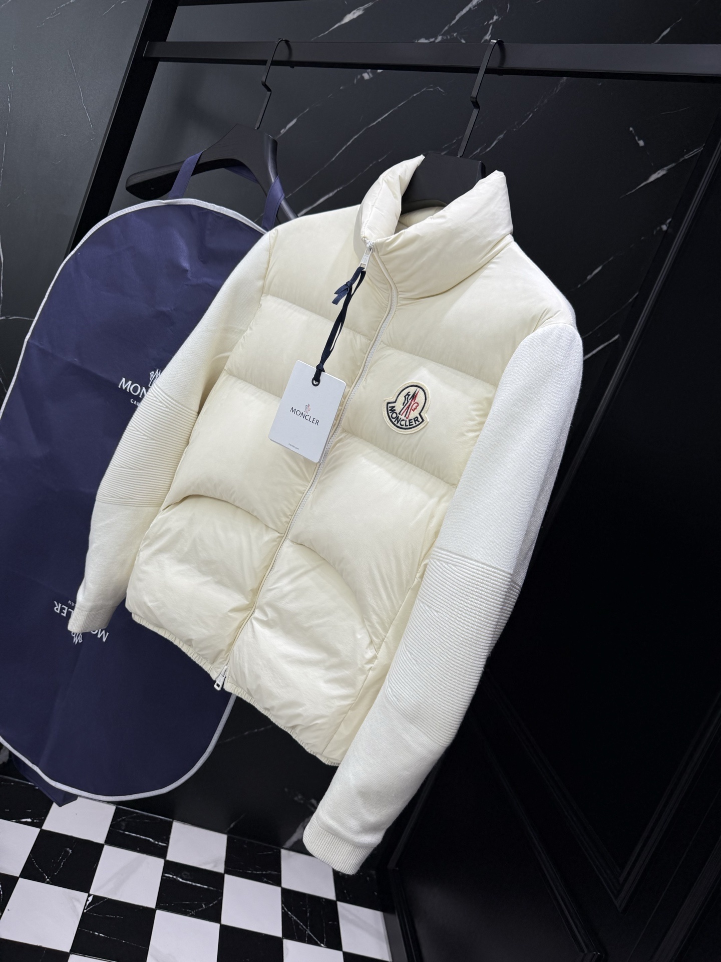 MONCLER COAT - MC068