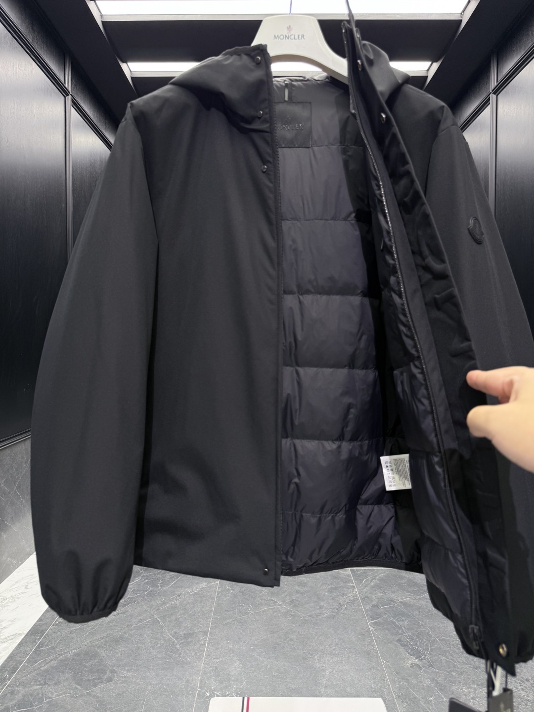MONCLER COAT - MC089