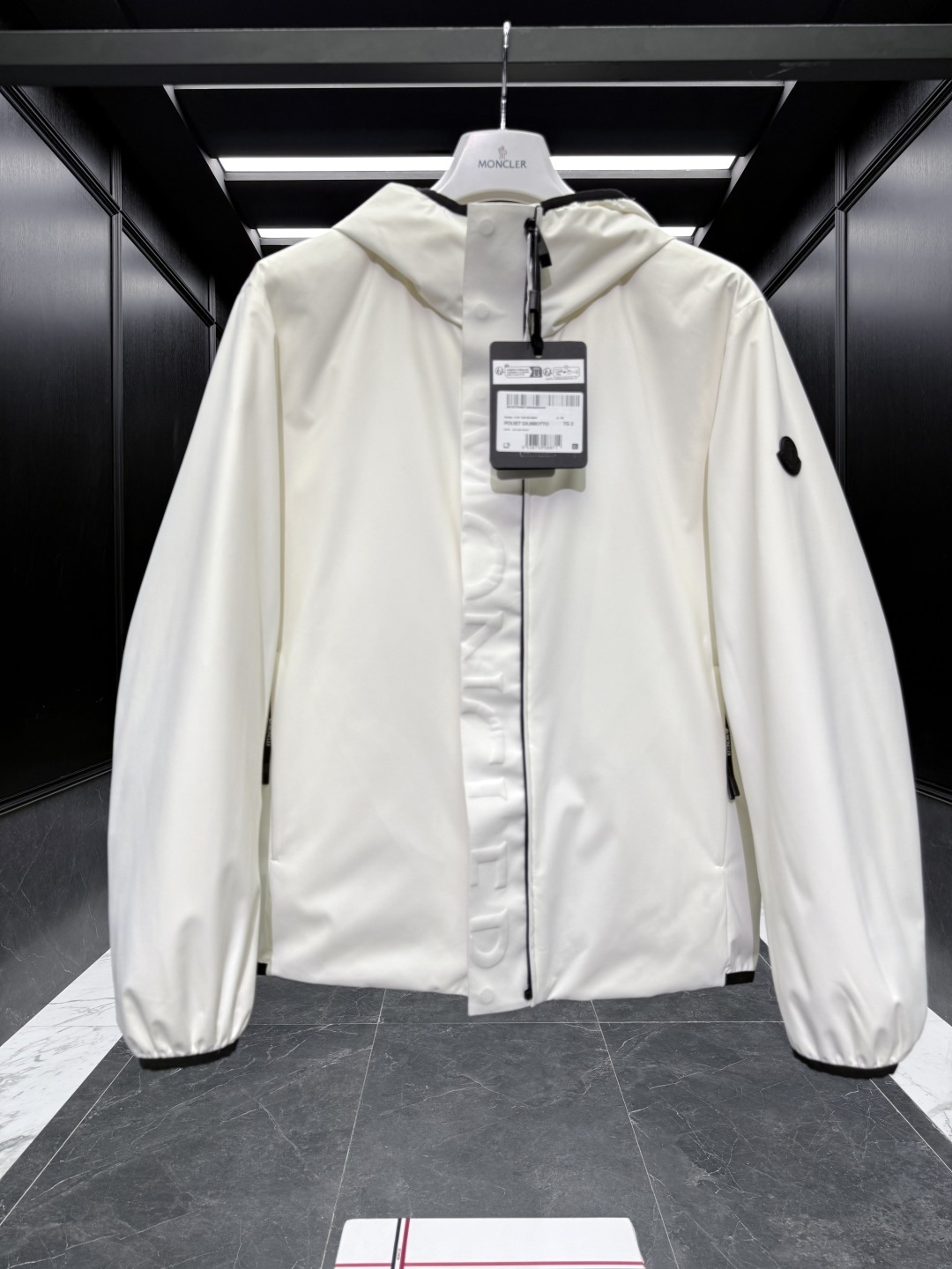MONCLER COAT - MC088