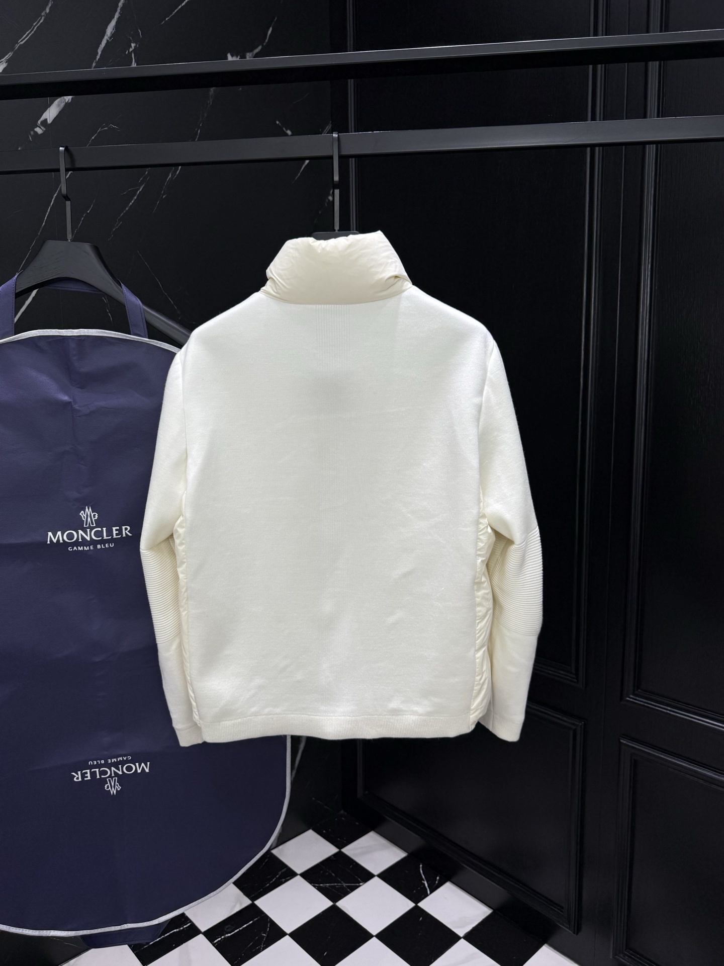 MONCLER COAT - MC068