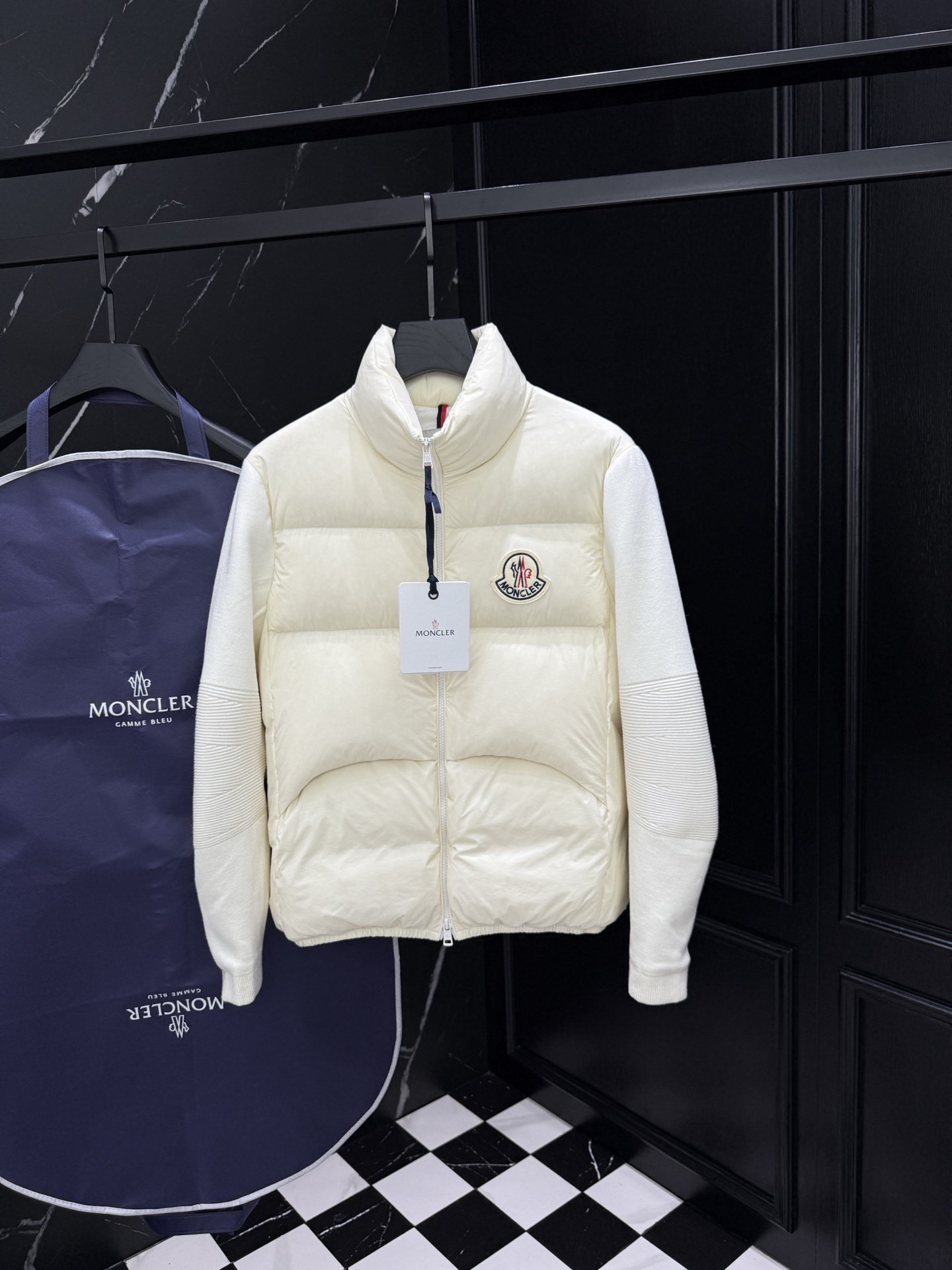MONCLER COAT - MC068